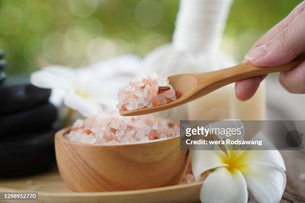 spa beauty treatment - himalayan salt stock-fotos und bilder