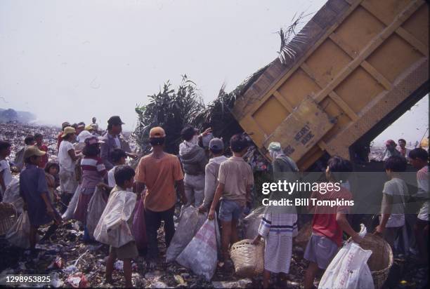 July 1988]: MANDATORY CREDIT Bill Tompkins/Getty Images Workers on the garbage dump site. The Payatas Dumpsite, a 13 hectare garbage dumpsite. The...