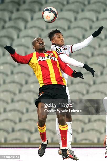 Gael Kakuta of RC Lens competes for the ball with Hicham Boudaoui of OGC Nice during the Ligue 1 match between RC Lens and OGC Nice at Stade...