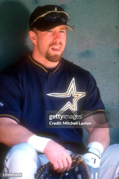 Jeff Bagwell of the Houston Astros looks on before a baseball game against the Philadelphia Phillies on May 19,1997 at Veterans Stadium in...