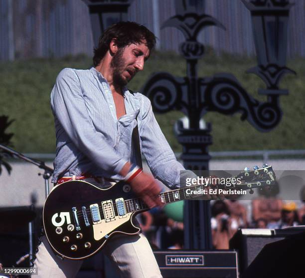 Pete Townshend performs with The Who at Oakland Stadium on October 9, 1976 in Oakland, California.