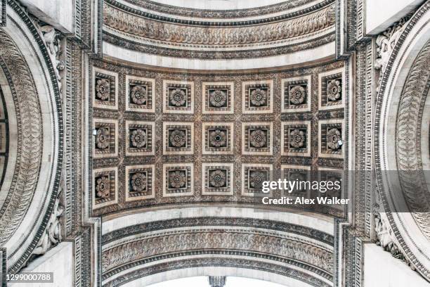 arc de triomphe ceiling - histoire-sociale photos et images de collection