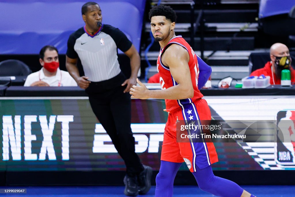 Los Angeles Lakers v Philadelphia 76ers