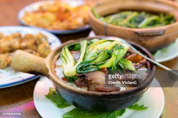 delicious cantonese traditional cuisines like claypot rice with cured meat and so on - chinese food imagens e fotografias de stock