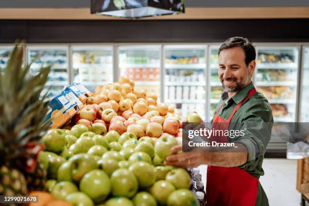 Store Employee Grocery Store Employee Cart Photos and Premium High Res Pictures ...