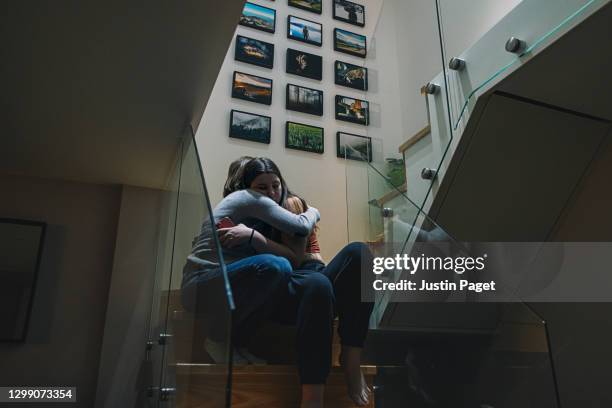 woman comforting her upset teenage daughter - cyberbullying fotografías e imágenes de stock