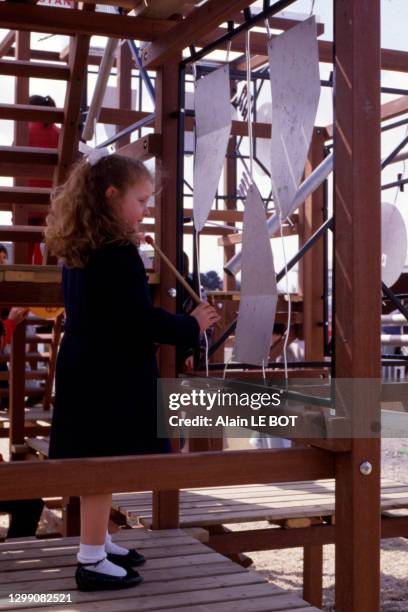 Jardin d'enfants sonore ou cabane à musique en avril 1987 à Nantes, France