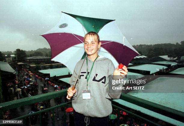 GREAT BRITAIN. JELENA DOKIC ON WIMBLEDON PRESS BALCONY - UMBRELLA AND STRAWBERRY IN HANDS