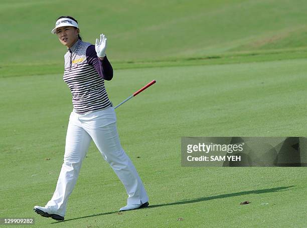 Amy Yang of South Korea waves during the third round of the Sunrise LPGA Taiwan Championship golf tournament in Yangmei, northern Taoyuan county on...