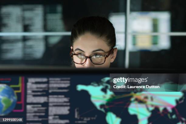 young woman global information displays - market intelligence imagens e fotografias de stock