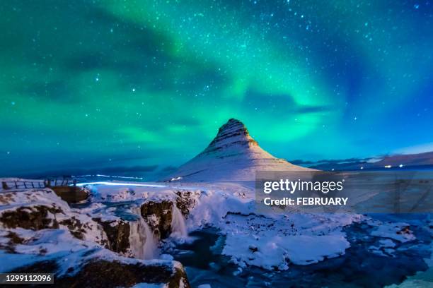 Northern Lights At Mount Kirkjufell Iceland ストックフォト - Getty Images