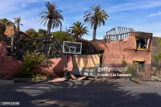 structure of home damaged by california wildfires - woolsey fire stockfoto's en -beelden