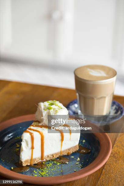 cake met koffie - coffee cake stockfoto's en -beelden