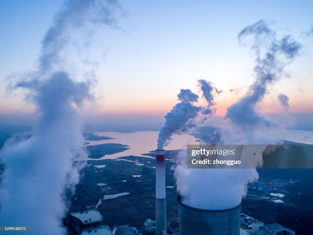 Detail van een moderne elektriciteitscentrale gevoed met kolen en biomassa