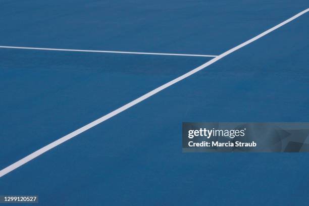 blue tennis  court surface and lines - usa court stock-fotos und bilder