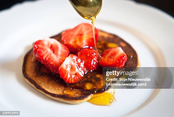 breakfast with pancakes, strawberries, syrup - nieuwendijk stock pictures, royalty-free photos & images