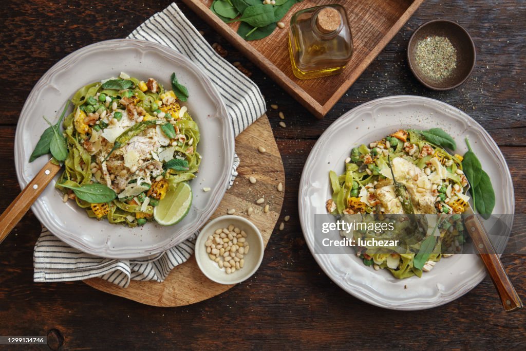 Pasta verde tacchino rimasta con pesto di basilico-menta