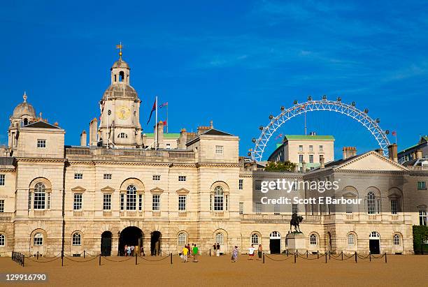 horse guards and the london eye - horse guards parade stock-fotos und bilder