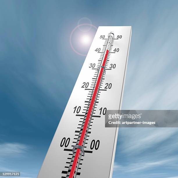 thermometer at 40 degrees close-up - calor fotografías e imágenes de stock