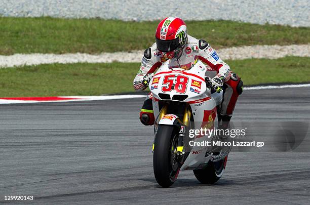 Marco Simoncelli of Italy and San Carlo Honda Gresini heads down a straight during the qualifying practice of MotoGP of Malaysia at Sepang Circuit on...