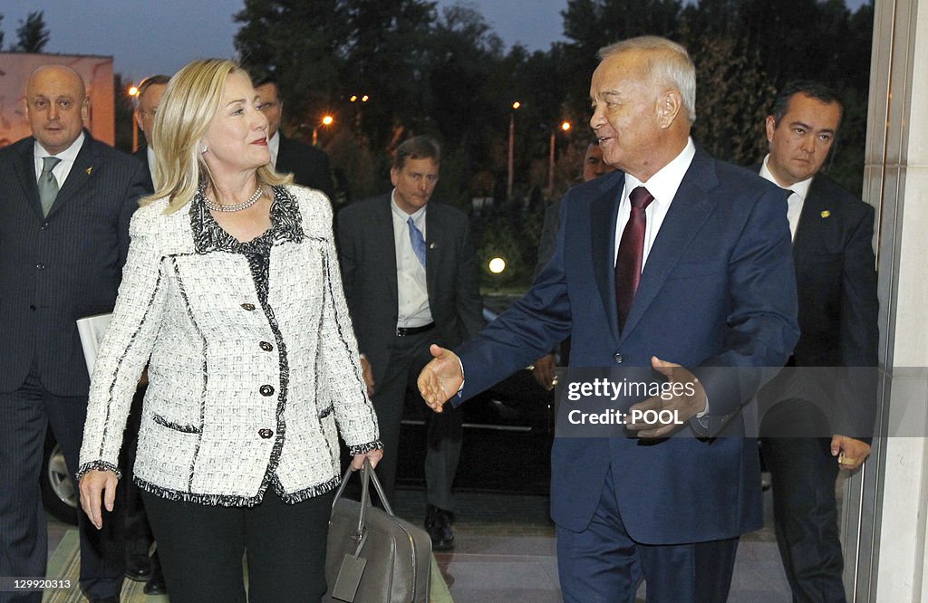 Uzbekistan's President Islam Karimov (R)