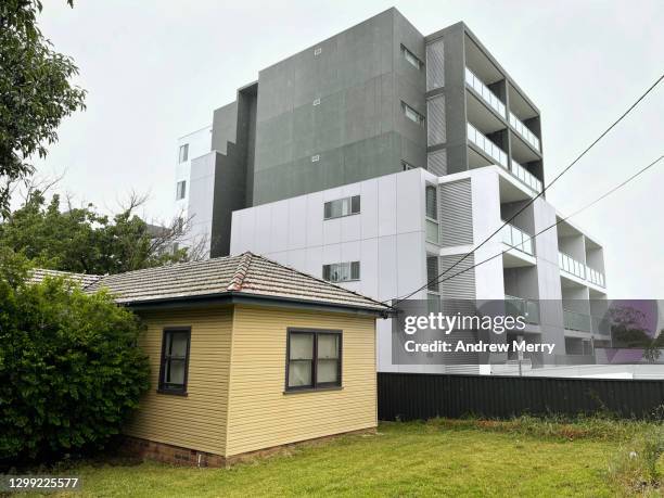 old and new housing, freestanding house and new apartment building block - andrew house stock pictures, royalty-free photos & images