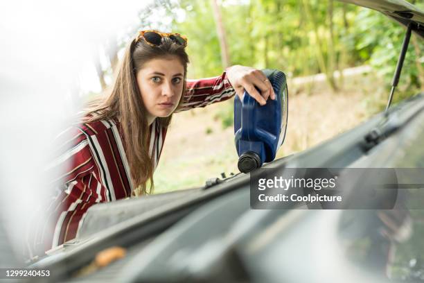 car breakdown - red car wire stock pictures, royalty-free photos & images