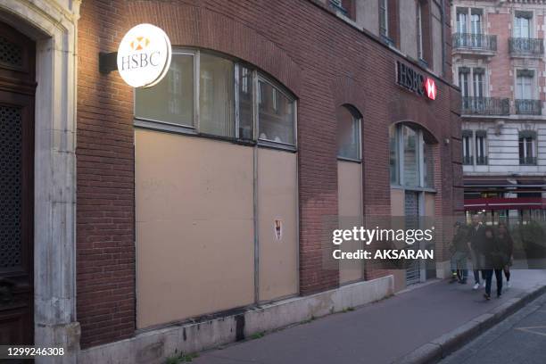 Vitrine "HSBC" barricadée en prévision de la manifestation des "Gilets Jaunes" acte 19 en vue de se protéger contre des dégradations, 22 mars 2019,...