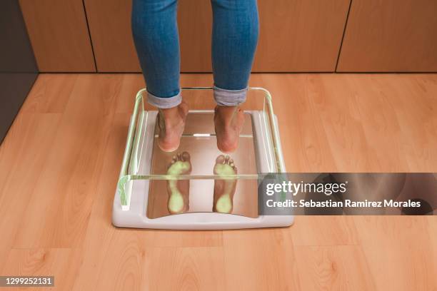 podiatrist checking a patient's feet on the podoscope - diabetes feet stock pictures, royalty-free photos & images