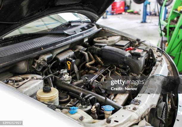 automobile repair shop - car hood stock pictures, royalty-free photos & images