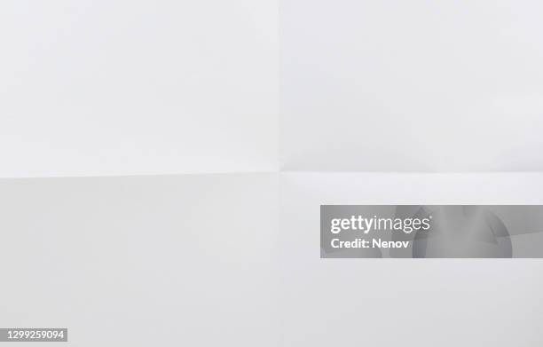 texture of crumpled white paper background - prop stockfoto's en -beelden