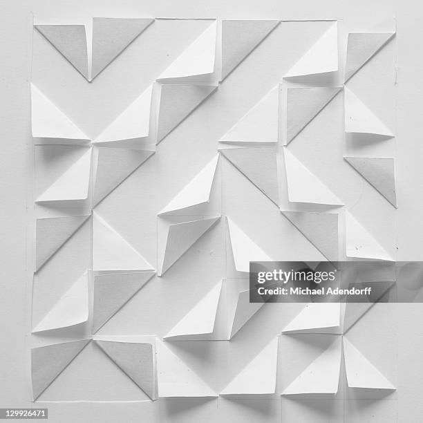 abstract paper design in white - gefältelt stock-fotos und bilder