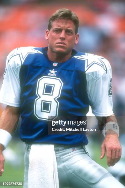 Troy Aikman of the Dallas Cowboys warms up before a NFL football game against the Washington Redskins on October 1, 1995 at RFK Stadium in Washington...