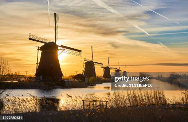 windmills during sunrise - kinderdijk stock pictures, royalty-free photos & images