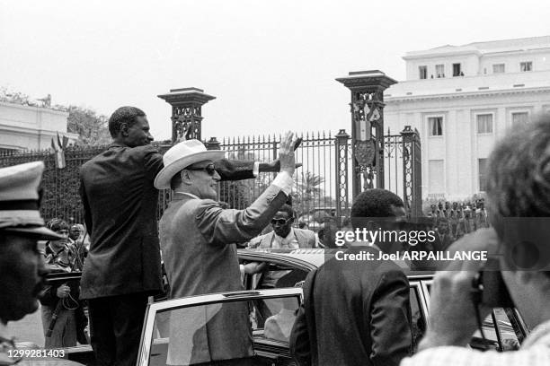 Le président français François Mitterrand et le président sénégalais Abdou Diouf en 1982 à Dakar, Sénégal.