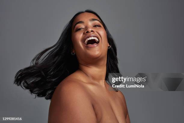 if you have it, flaunt it! - off shoulder stock pictures, royalty-free photos & images