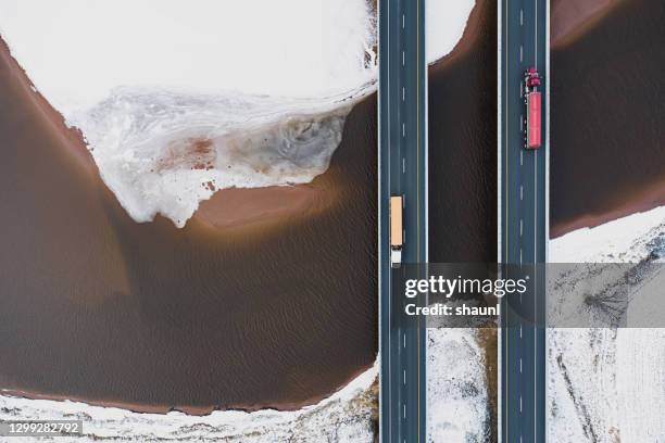 trucking im winter - birds eye view stock-fotos und bilder