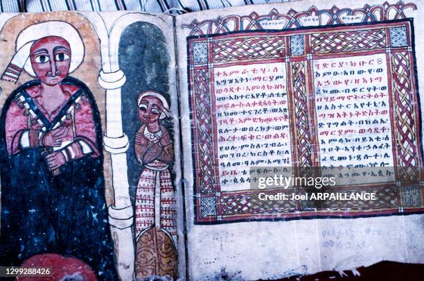 Peinture, enluminures et livres sacrés en amharique à Lalibela ville sainte des chrétiens orthodoxes dans la région Amhara en février 1996, nord de...