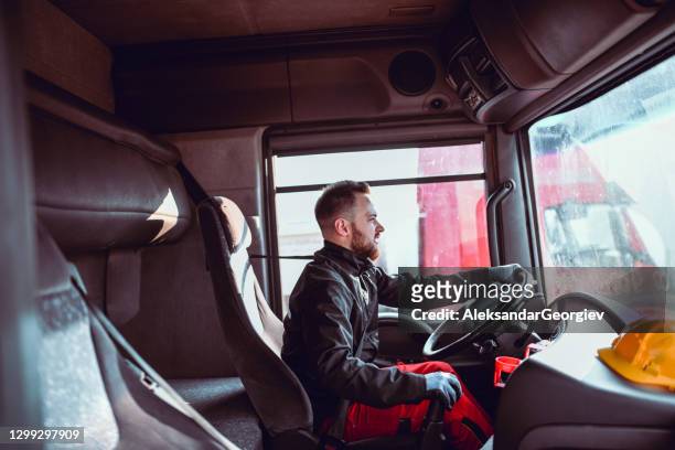 truck driver ready for trip - semi truck stock pictures, royalty-free photos & images