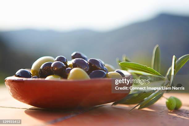 close up of bowl of olives - aceituna negra fotografías e imágenes de stock