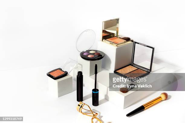 various make-up products on podiums white background. - seoul stock photos et images de collection
