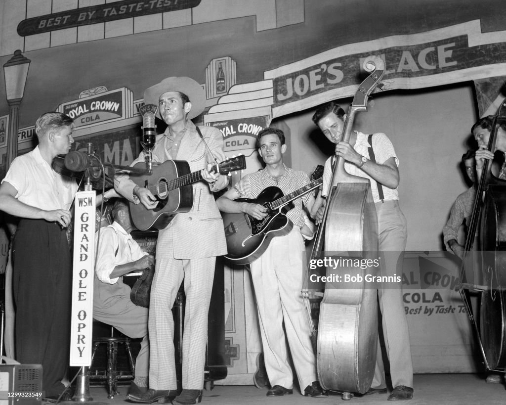 Jerry Rivers Country singer songwriter Hank Williams performs with the Drifting ...