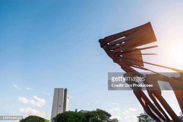 monument voor de azoren (açorianos) - porto alegre stockfoto's en -beelden