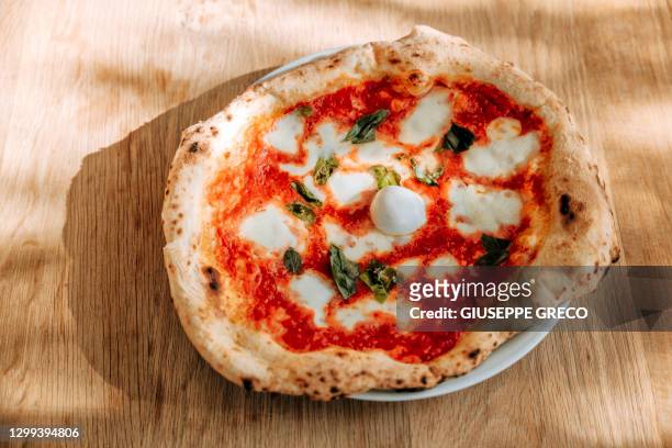pizza margherita - napoli pizza stock pictures, royalty-free photos & images