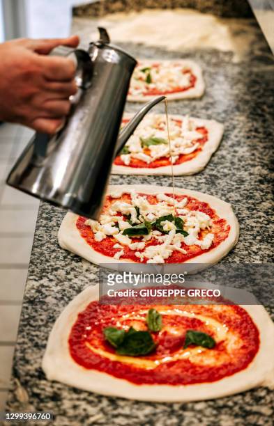 pizzeria napoletana - napoli pizza stock pictures, royalty-free photos & images