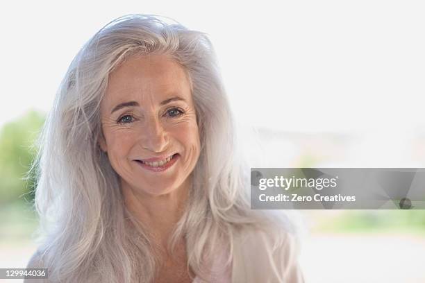 older woman smiling outdoors - wit haar stockfoto's en -beelden