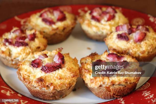 strawberry coconut curd cheese tartlets (creative brief: 'food backgrounds') - coconut cake stock pictures, royalty-free photos & images