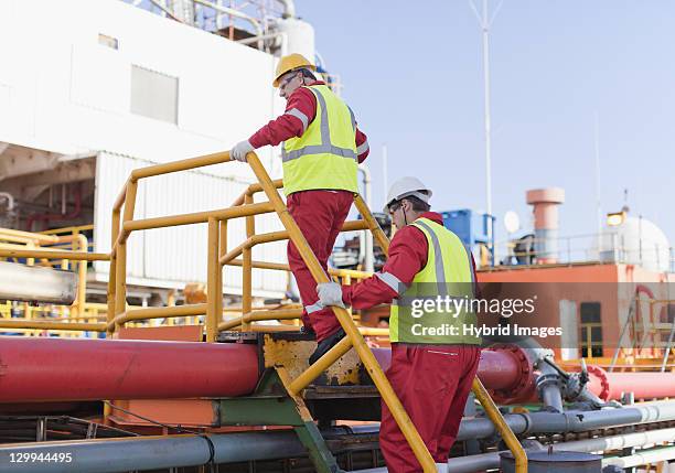 Work Over Rig Workers Work Over Rig Photos and Premium High Res Pictures - Getty Images