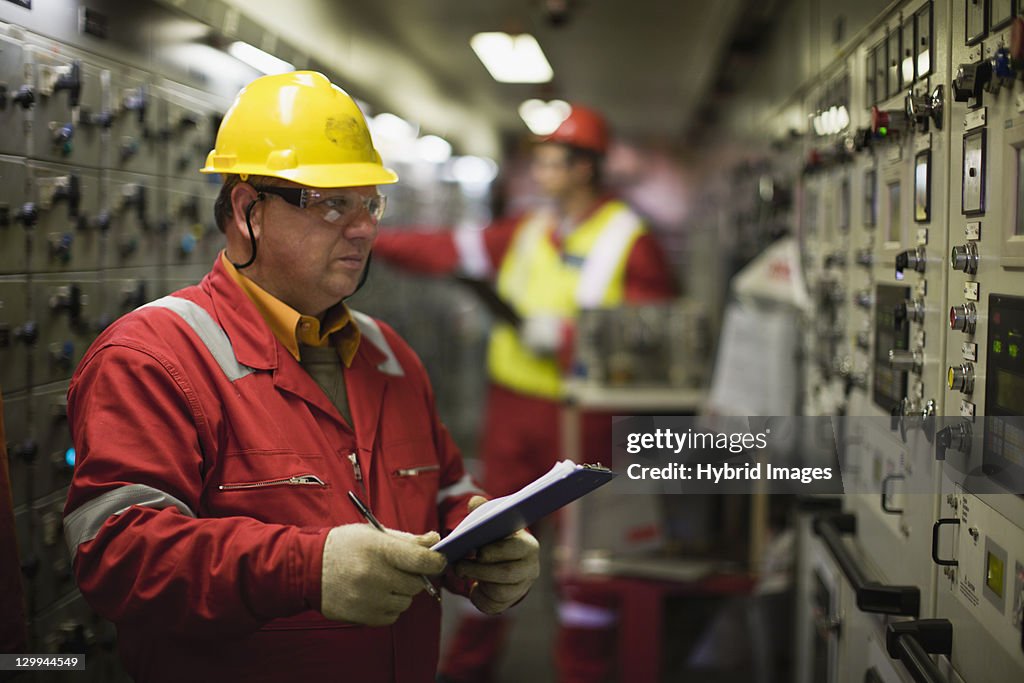 Machine Check Picture Worker Checking Machinery High-Res Stock Photo - Getty Images