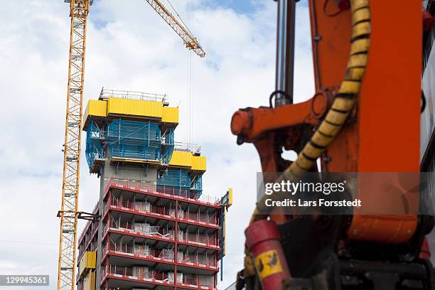 crane at construction site in city - control tower stock pictures, royalty-free photos & images